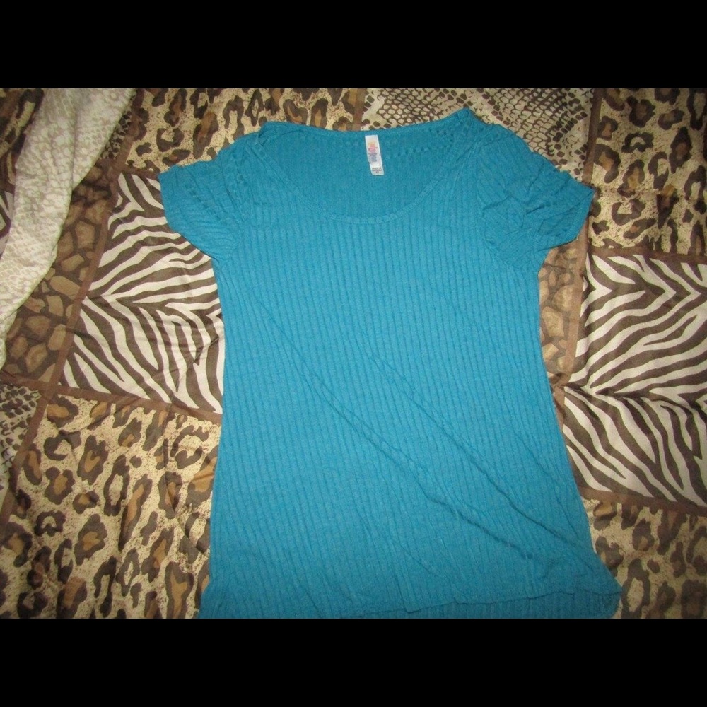 Women’s Lularoe Size Small Classic Tee